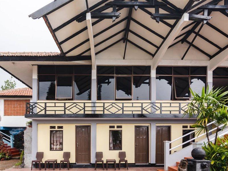 Oyo 1852 Intan Bromo Homestay Pasuruan Buitenkant foto