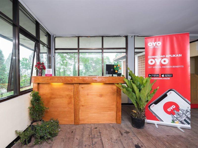 Oyo 1852 Intan Bromo Homestay Pasuruan Buitenkant foto