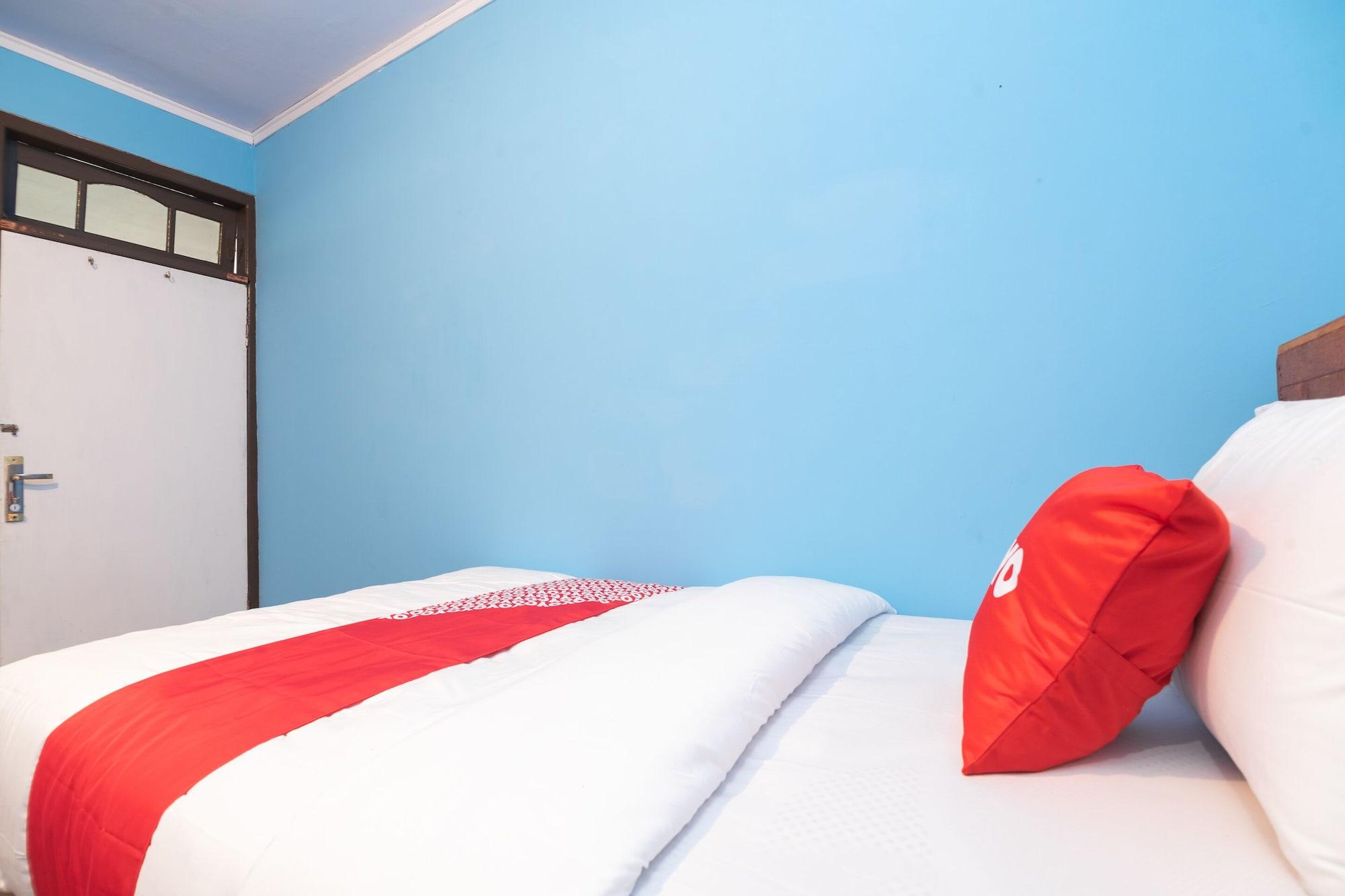 Oyo 1852 Intan Bromo Homestay Pasuruan Buitenkant foto