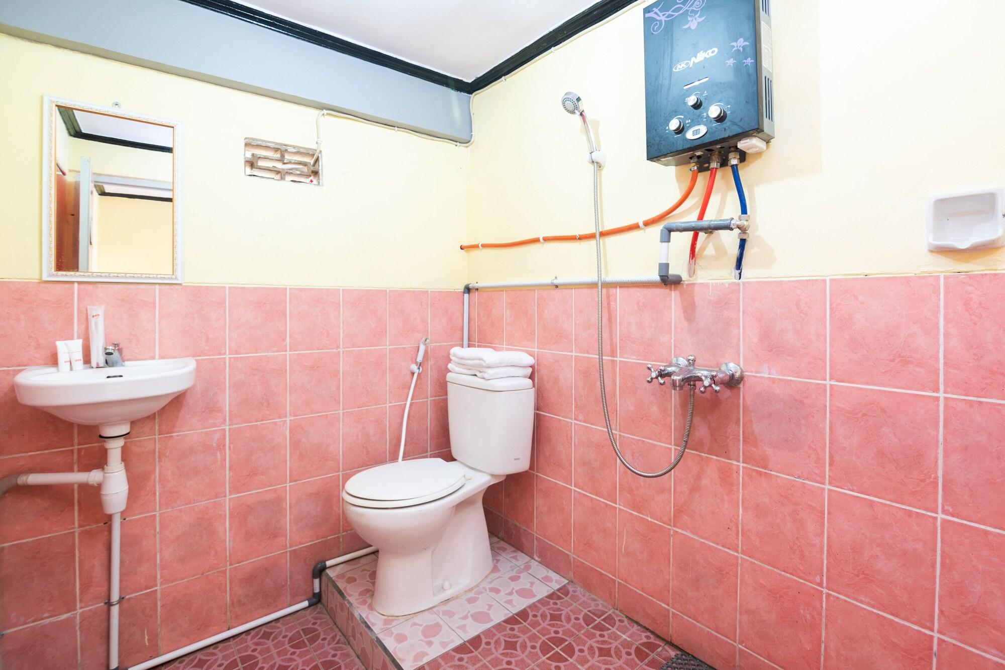 Oyo 1852 Intan Bromo Homestay Pasuruan Buitenkant foto