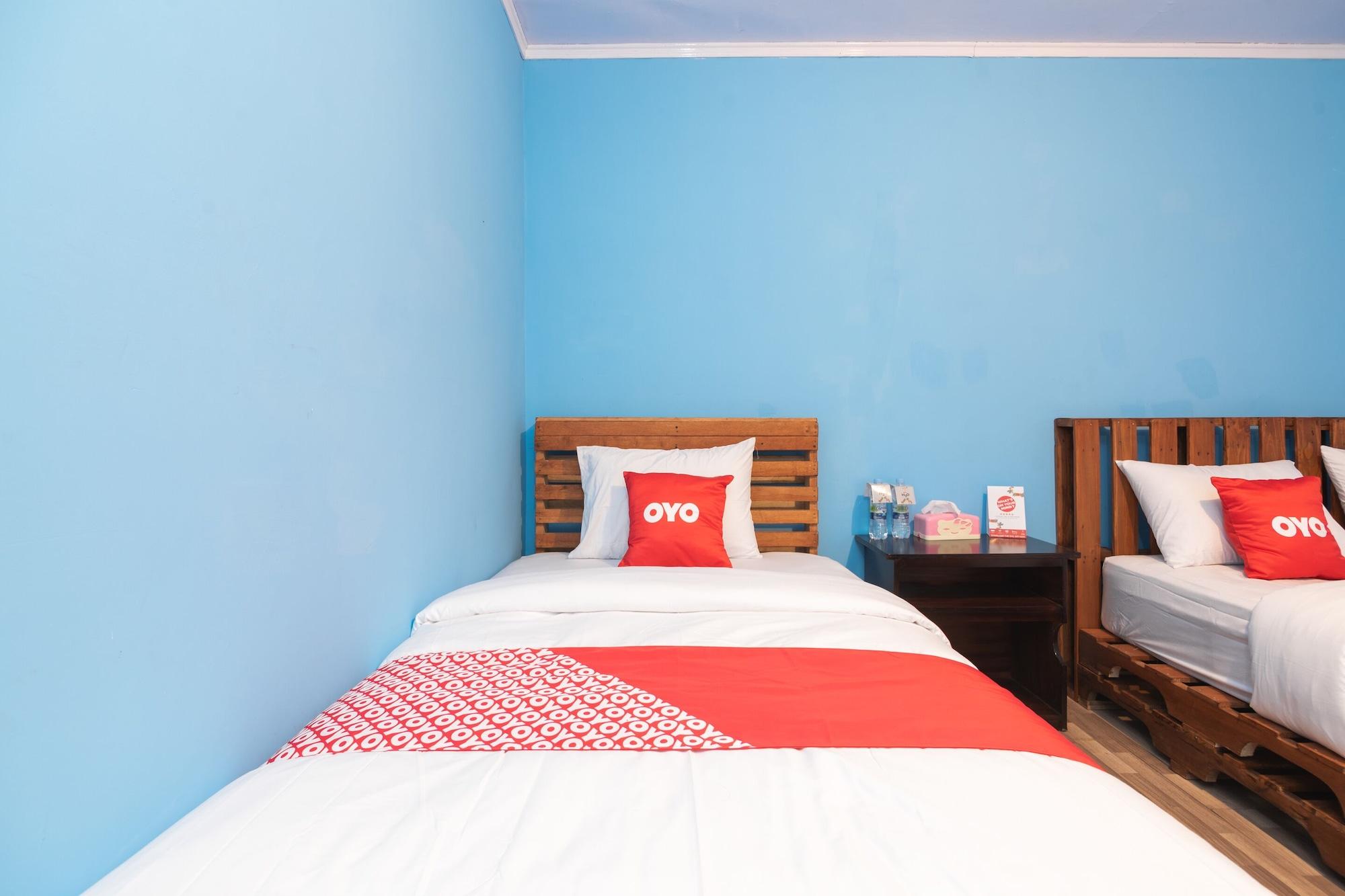 Oyo 1852 Intan Bromo Homestay Pasuruan Buitenkant foto