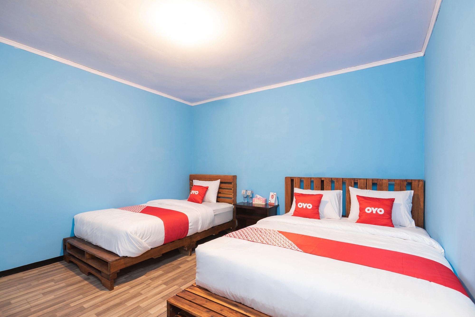Oyo 1852 Intan Bromo Homestay Pasuruan Buitenkant foto