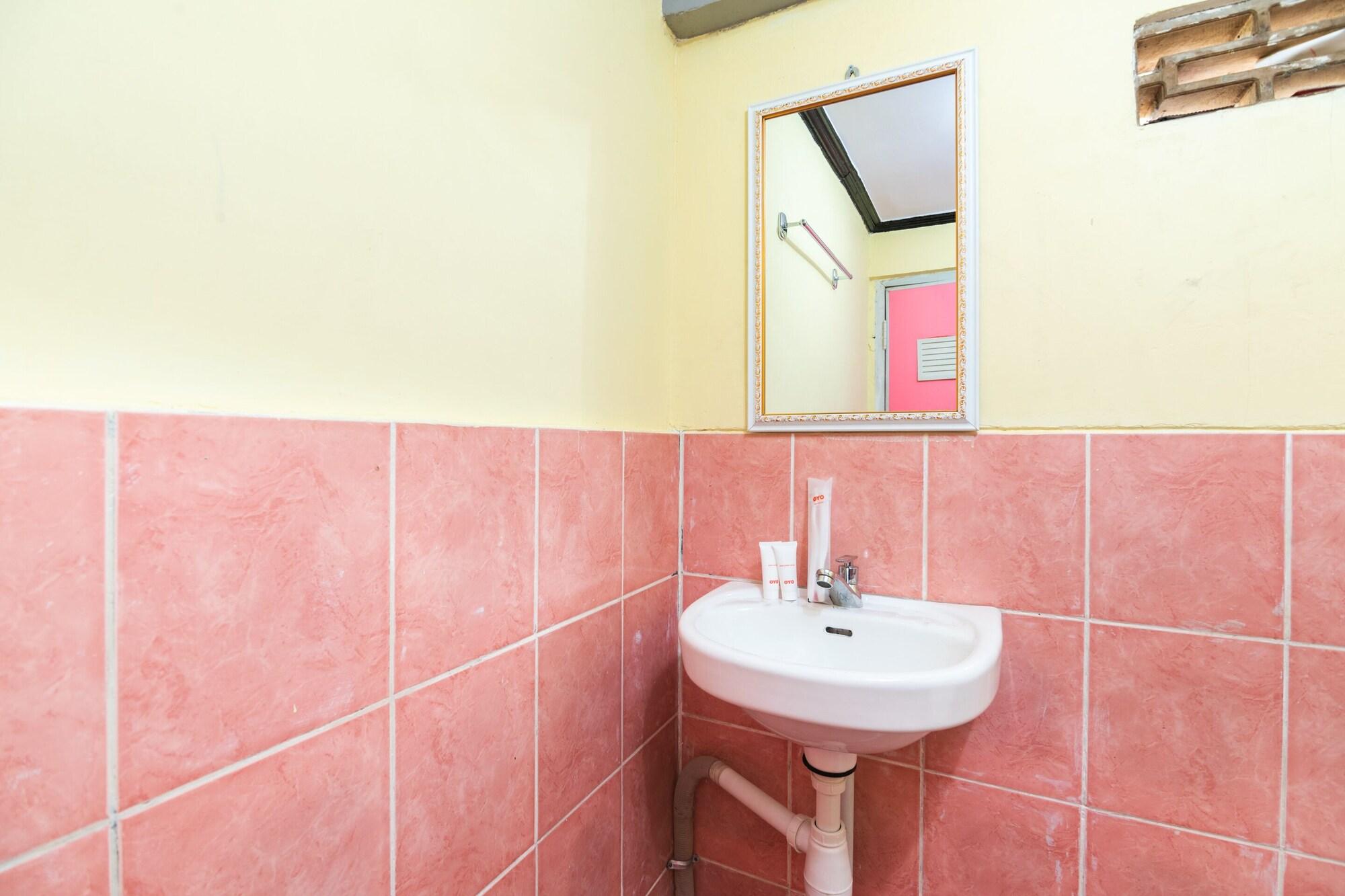 Oyo 1852 Intan Bromo Homestay Pasuruan Buitenkant foto