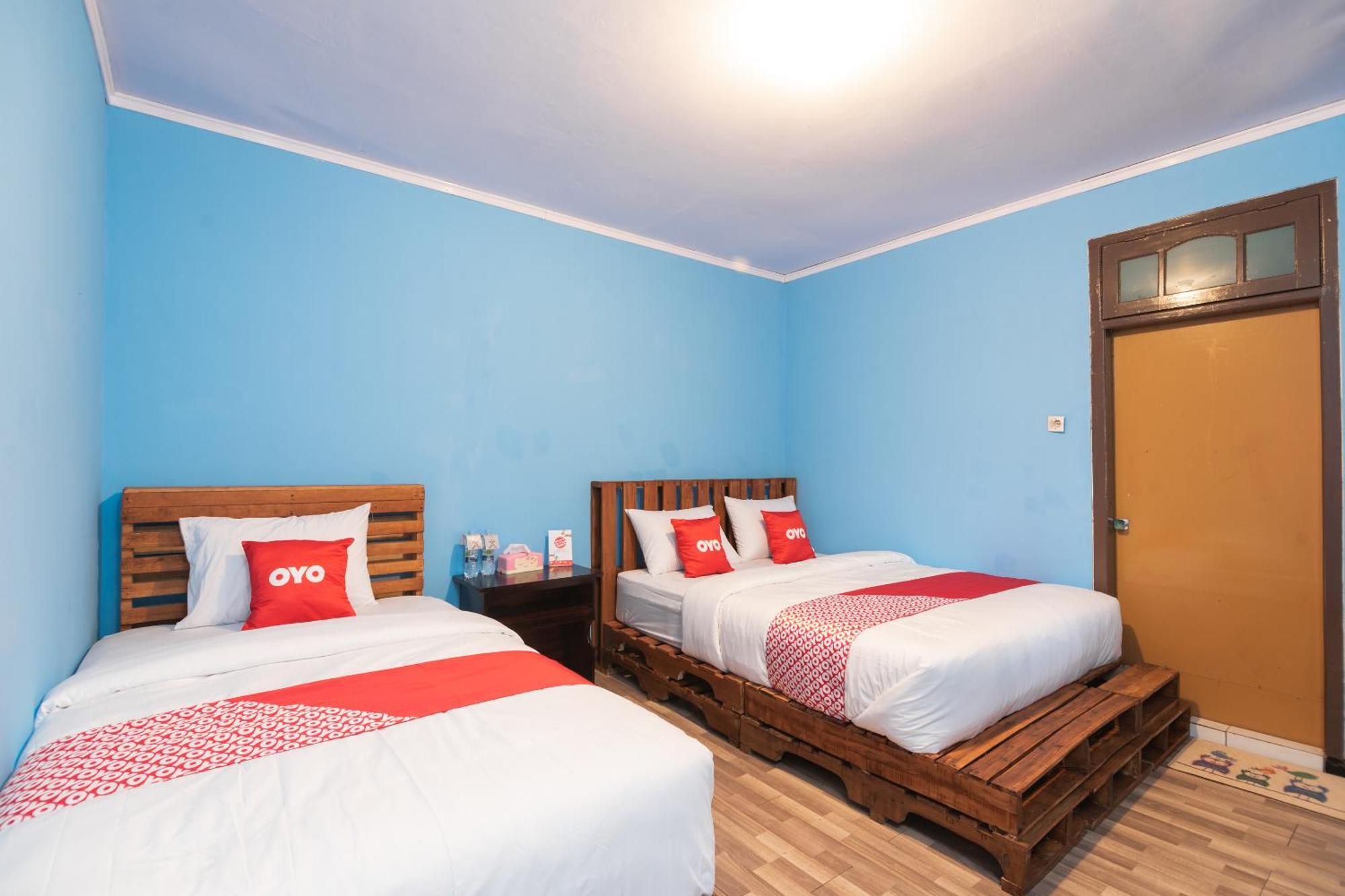 Oyo 1852 Intan Bromo Homestay Pasuruan Buitenkant foto