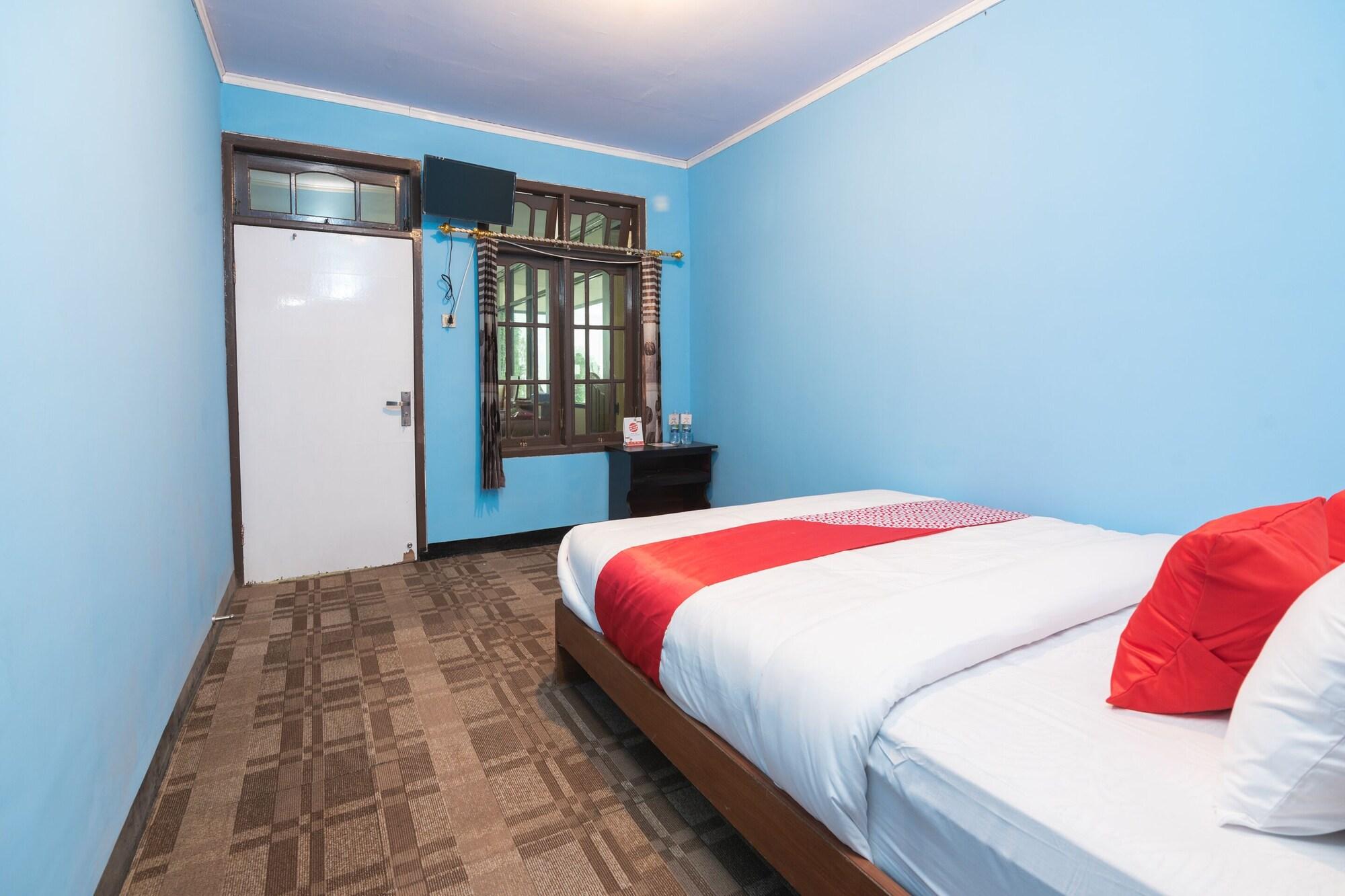 Oyo 1852 Intan Bromo Homestay Pasuruan Buitenkant foto