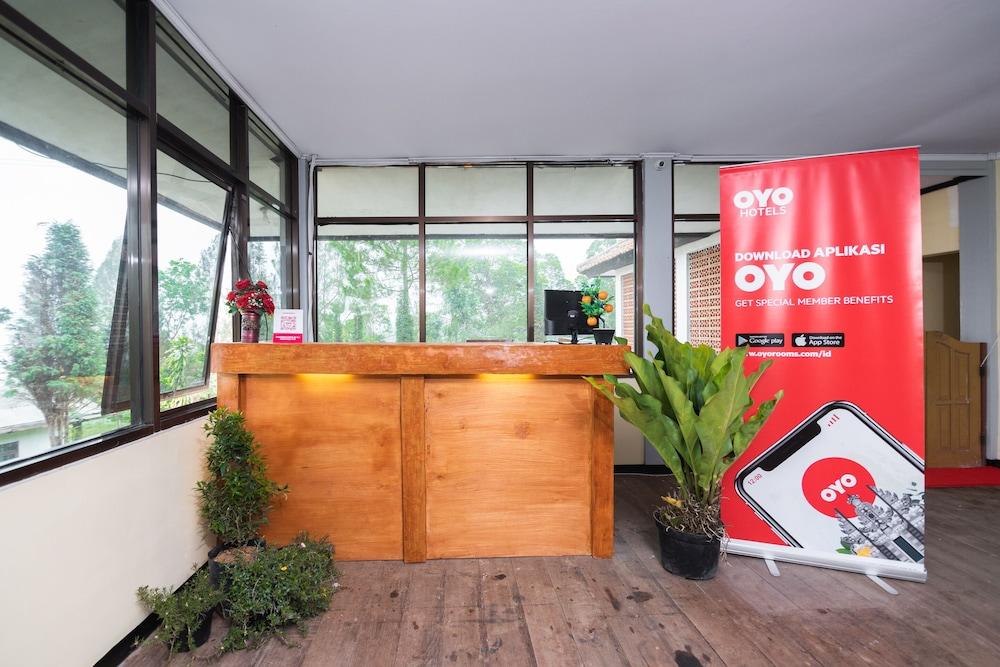Oyo 1852 Intan Bromo Homestay Pasuruan Buitenkant foto