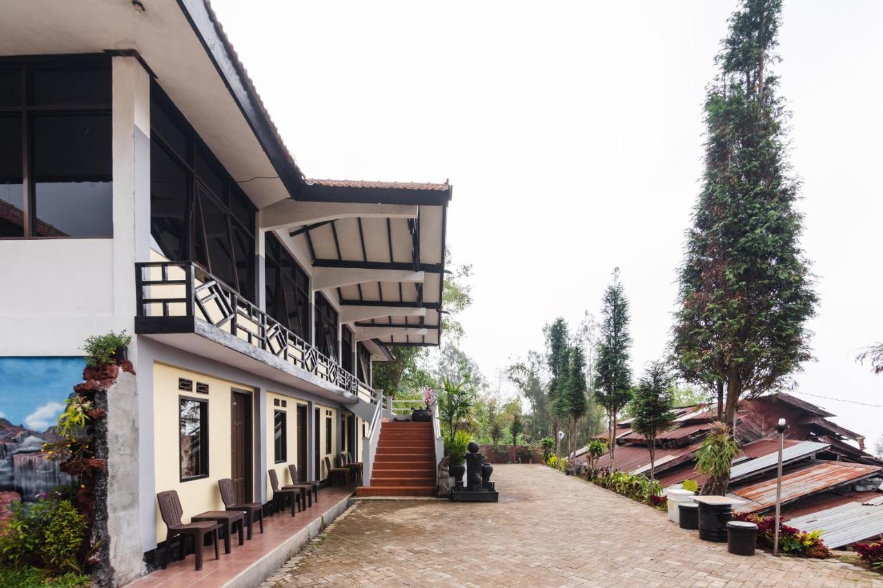 Oyo 1852 Intan Bromo Homestay Pasuruan Buitenkant foto