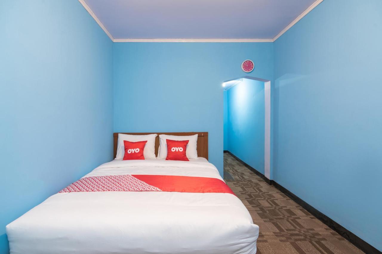 Oyo 1852 Intan Bromo Homestay Pasuruan Buitenkant foto